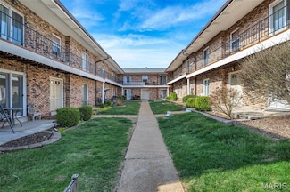 6904 Colonial Woods Dr Unit 101, Saint Louis, MO 63129