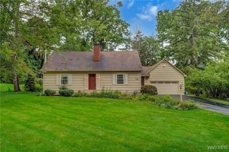 41 Castle Hill Rd, East Aurora, NY 14052