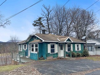 13 Saugerties Manor Rd, Saugerties, NY 12477