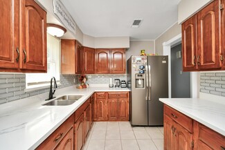 1507 Harding St, Pasadena, TX 77502