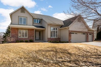 9000 Highland Cir, Woodbury, MN 55125