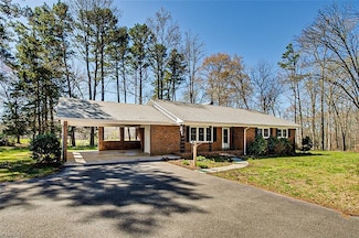 1911 N Moore Rd, Robbins, NC 27325