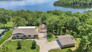 99 Shoreline Dr, Mountain Home, AR 72653