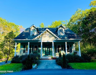 46 Fawn Ridge Dr, Hawley, PA 18428