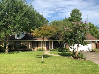 6720 Sun Meadow Ln, Lake Charles, LA 70605