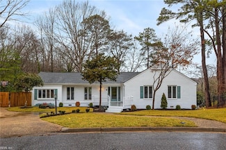 18 Hillcrest Dr, Newport News, VA 23606