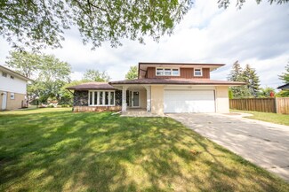 1722 E Aztec Ln, Mount Prospect, IL 60056