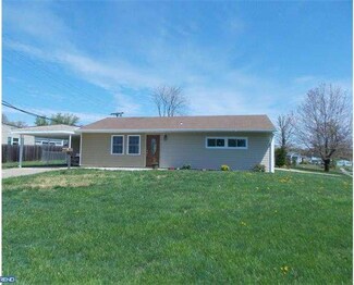 2 Buttonwood Ln, Levittown, PA 19054