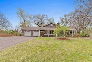 636 County Road B E, Saint Paul, MN 55117