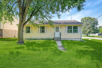 1202 Fulton St, Evansdale, IA 50707