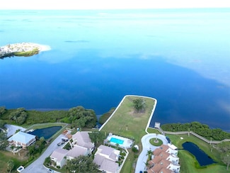 401 Windrush Bay Dr, Tarpon Springs, FL 34689
