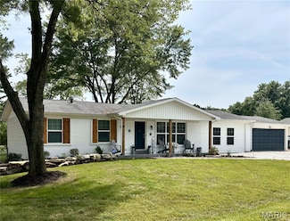 84 Pinewood Dr, Winfield, MO 63389