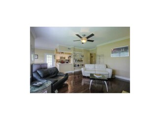 11609 Tomahawk Creek Pkwy Unit B, Leawood, KS 66211