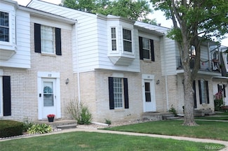 110 Stratford Ln, Rochester Hills, MI 48309