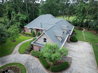 11 Chestnut Hill Ct, Spring, TX 77380