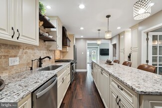 18 E Pine St, Audubon, NJ 08106