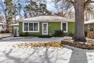 518 Grandview Ave, Spring Lake, MI 49456