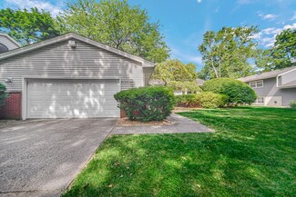 8724 Schreiber Dr, Munster, IN 46321