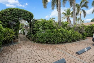 721 9th St S Unit 1, Naples, FL 34102