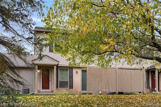 3112 Hidden Ridge Dr Unit 2, Waterford, MI 48328