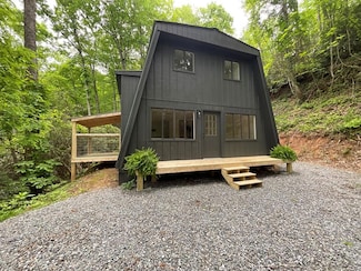 1136 Granny Squirrel Dr, Andrews, NC 28901