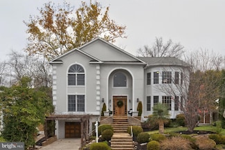 9715 Singleton Dr, Bethesda, MD 20817