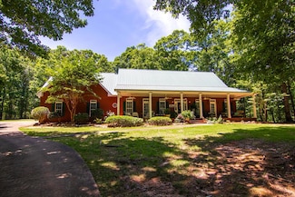 249 N X St, Hamilton, GA 31811