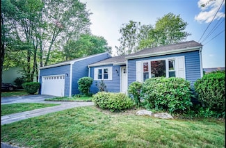 4 Burr Ave, Barrington, RI 02806