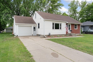 204 10th Ave NE, Waseca, MN 56093