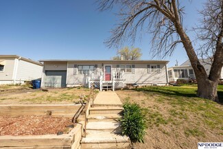 808 W 33rd Ave, Bellevue, NE 68005