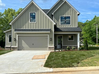 100 Sunflower St, Lenoir City, TN 37772
