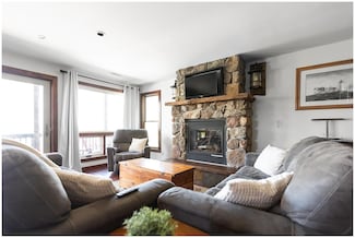 1506 E Koshkonong Dr, Edgerton, WI 53534
