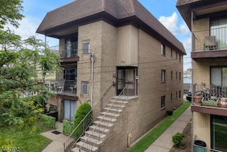 192 W 25th St, Bayonne, NJ 07002