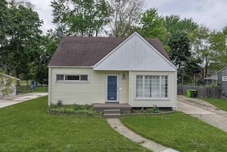 709 Elmwood Dr, Fenton, MI 48430