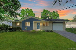160 W Beechdale St, Commerce Township, MI 48382
