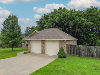 696 E Thornstone Ave, West Fork, AR 72774