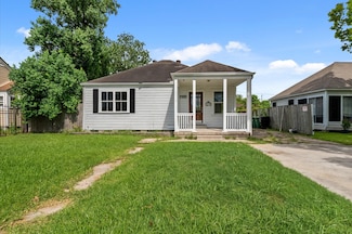 1922 Des Jardines St, Houston, TX 77023