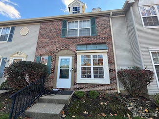 34 Colleen Ct, Kendall Park, NJ 08824