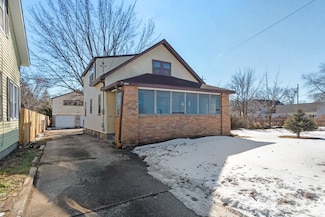 210 Burt Ave SE, Grand Rapids, MI 49548