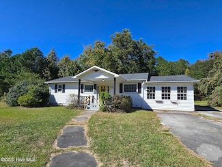 125 Great Lake Rd, Maysville, NC 28555