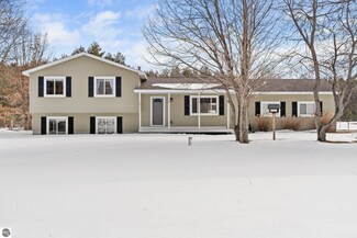 2911 E Town Ct, Interlochen, MI 49643