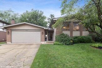 1550 Friars Ct, Wheaton, IL 60189