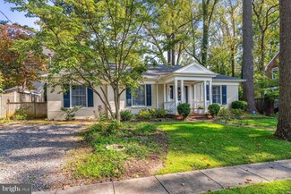 8917 Mohawk Ln, Bethesda, MD 20817