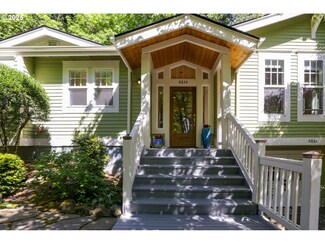 8824 SW 42nd Ave, Portland, OR 97219