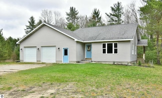 18061 Virginia Cir, Interlochen, MI 49643