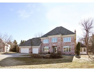 1290 Meadow Ct, Saint Paul, MN 55126