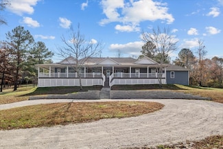 1697 Curtis Chapel Rd, McEwen, TN 37101