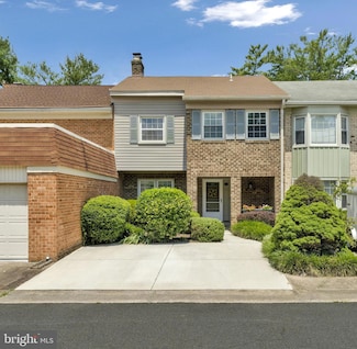 1013 Moorefield Hill Grove SW, Vienna, VA 22180