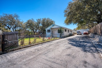 652 Tamarack Dr, Canyon Lake, TX 78133