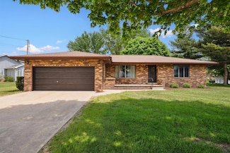 801 Tanglewood Dr, Manchester, IA 52057